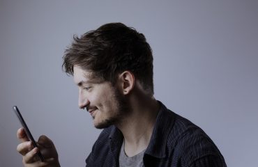 夸克ppt手机端操作界面，用户在移动设备上预览和编辑生成的PPT演示文稿